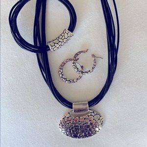 Silver jewelry set. Necklace, bracelet and matching earrings.